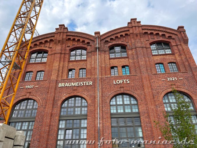 Neu gestaltete Fassade der einstmals verlassenen Brauerei in Böllberg