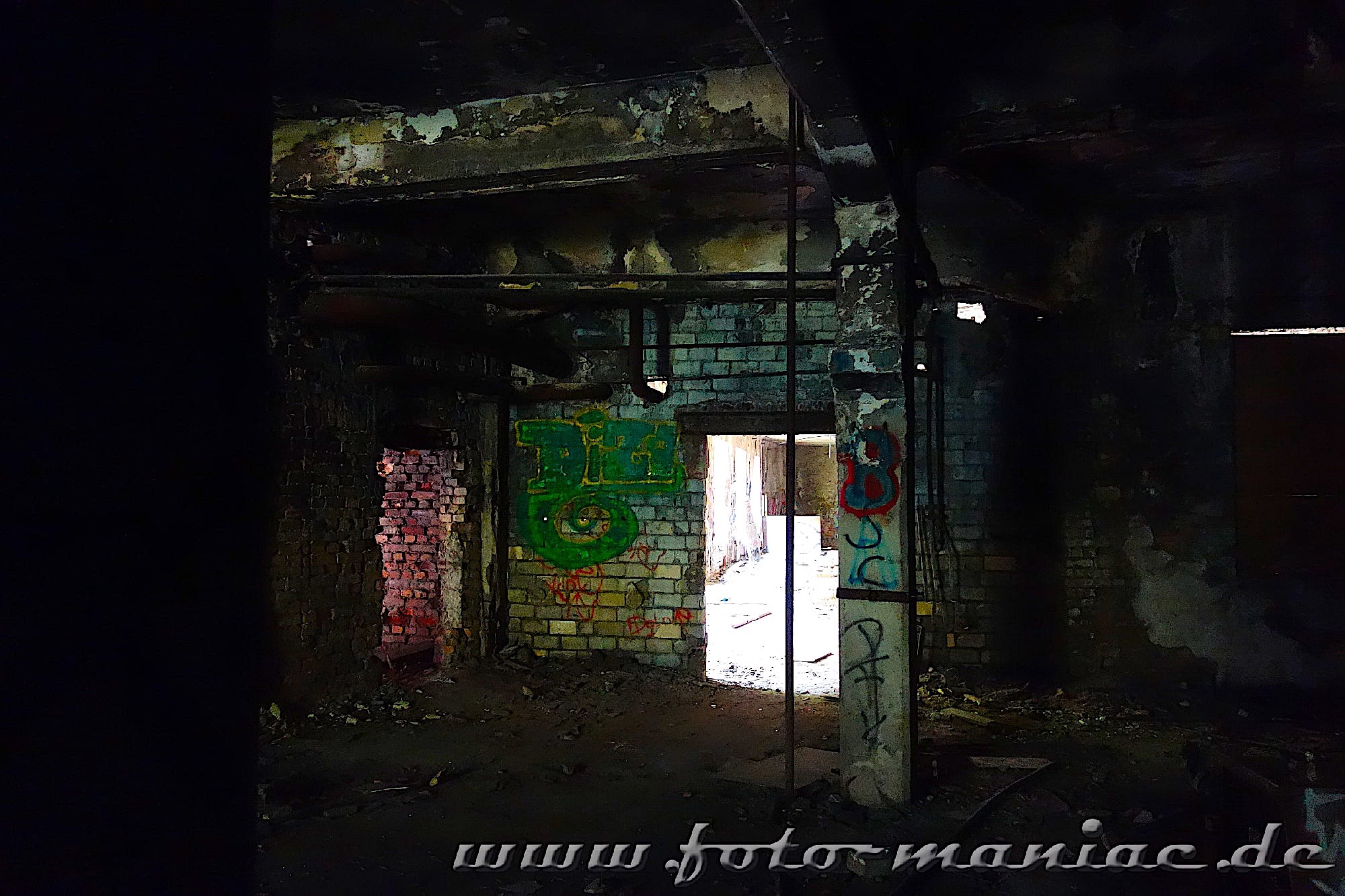 Düstere Kellerräume in de alten Papierfabrik in Halle