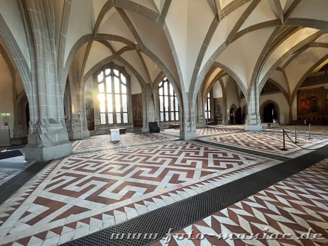 Große Ornamente schmücken den Fußboden des Großen Saals der Albrechtsburg