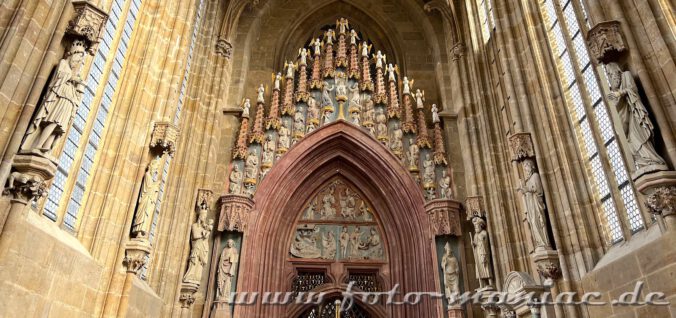 Reich verziertes Westportal im Dom zu Meißen