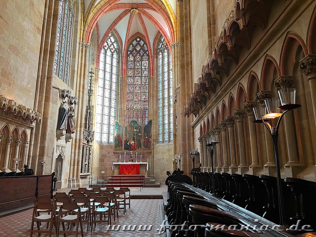 Der Hohe Chor mit Stifterfiguren im Dom zu Meissen