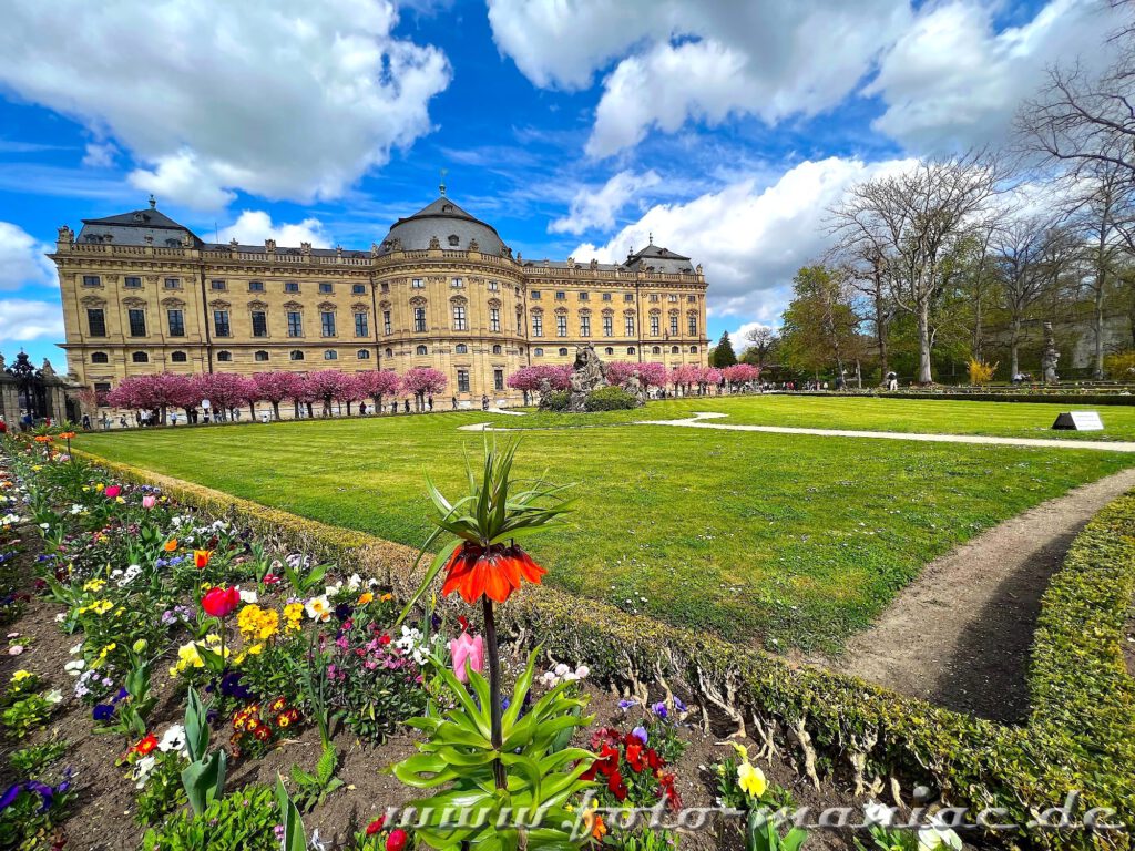 Spaziergang durch Würzburg: Blick vom Garten auf die Residenz