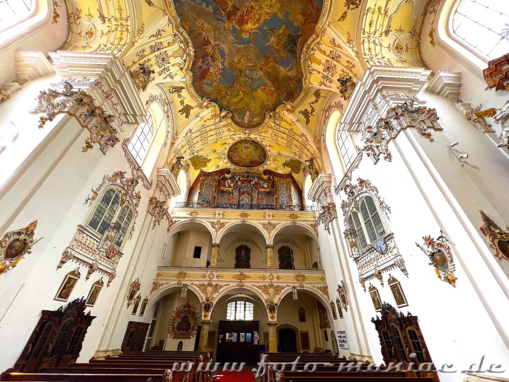 Bummel durch Regensburg: Orgel und Deckenfresko in der Kirche St. Mang