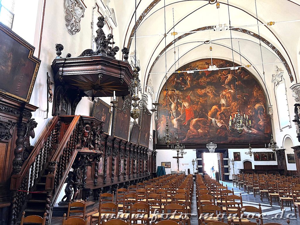 Die Annakirche mit dem größten Gemälde der Stadt ist einer der schönsten Kirchen in Brügge