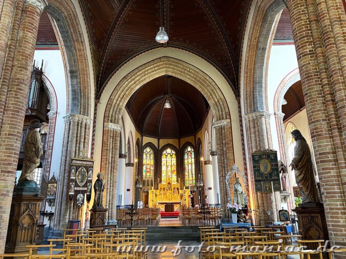 Blick zum Chor der Kirche St. Gillis in Brügge