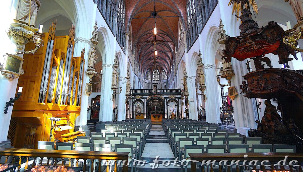 Blick in die Liebfrauenkirche in Brügge