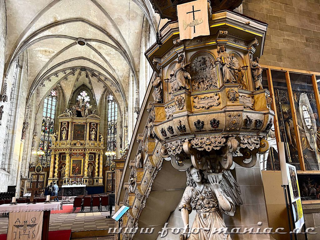 Ausflug nach Quedlinburg: Kanzel und Altar der Benediktkirche