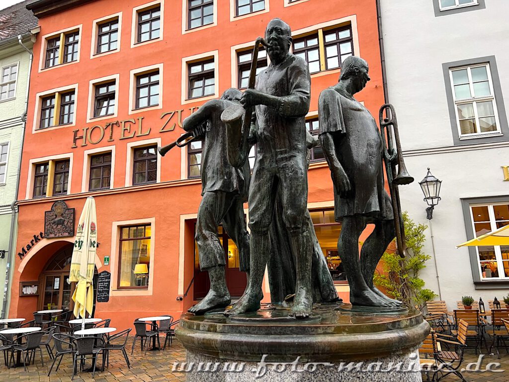 Eine Musikergruppe auf dem Marktplatz von Quedlinburg