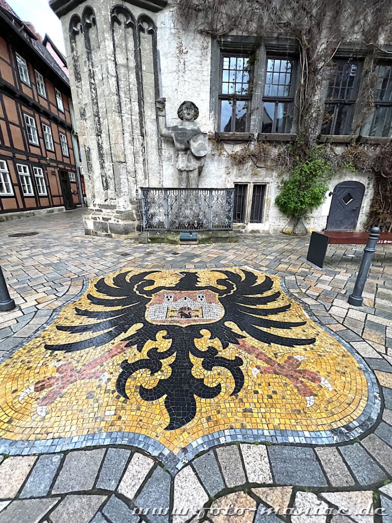 Der Roland vor dem Rathaus in Quedlinburg