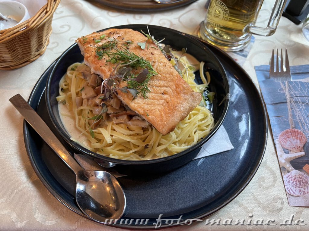 Lachs auf Nudeln - ein Gericht in der Quedlinburger Fischkate