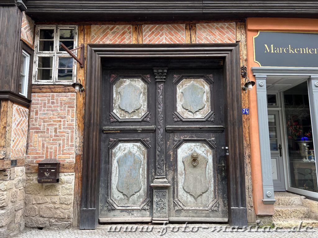 Ausflug nach Quedlinburg: Sehenswert sind die Türen der Fachwerkhäuser