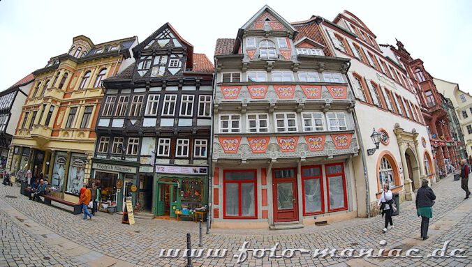 Ausflug nach Quedlinburg - durch das Schuhmachergildehaus führt ein Durchgang in die Hölle