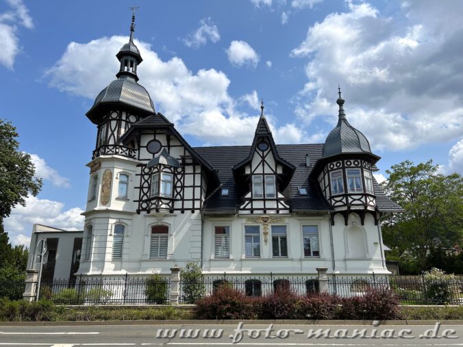 Abstecher nach Gernrode: schön dekoriertes Gebäude