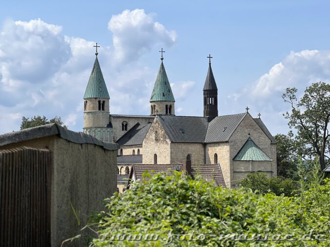Die Türme der Stiftskirche Cyriakus in Gernrode sieht man schon von weitem