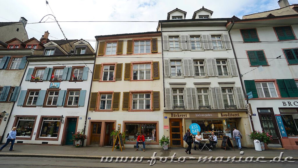 Bummeln durch Basel : Häuser in der anheimelnden Spalenvorstadt
