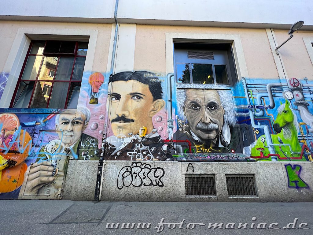 Graffitikunst in Basel - Einstein und Tesla auf einer Firmenwand
