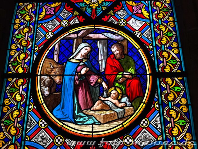 Bummel durch Basel: Kirchenfenster Jesu Geburt im Münster