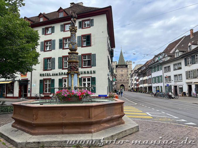 Beim Bummeln durch Basel kommt man in er Spalenvorstadt auch auch am Spalenbrunnen vorbei