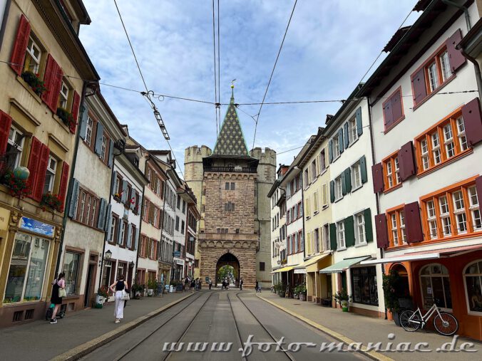 Bummeln durch Basel: Blick auf das Spalentor