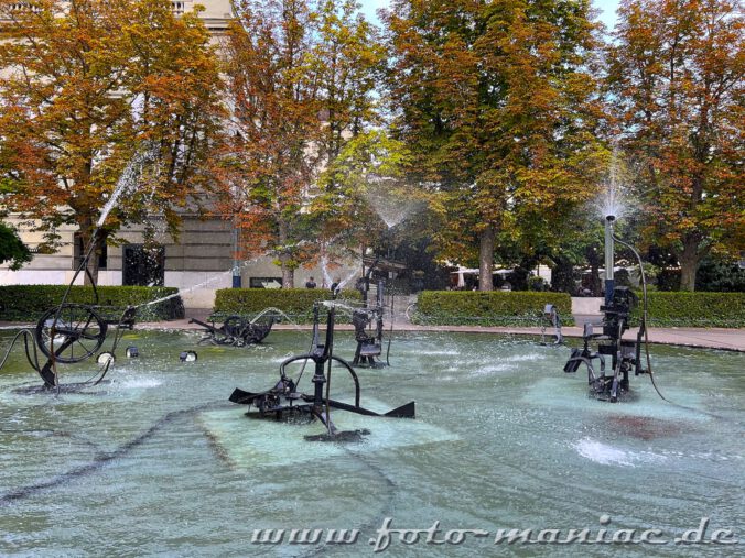 Der Tinguelybrunnen in Basel ist ein Kunstprojekt