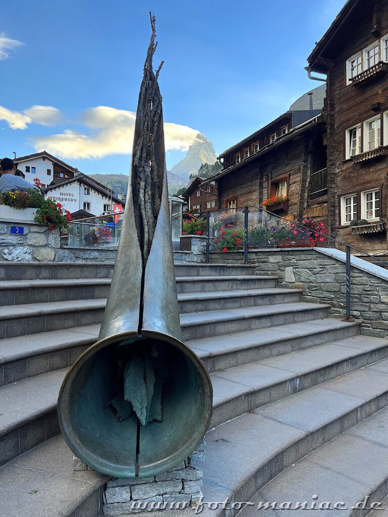 Kaiser von Zermatt: Hinter dem Alpenhorn grüßt das Matterhorn