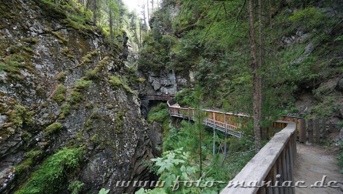 Holzsteg durch die Gornerschlucht