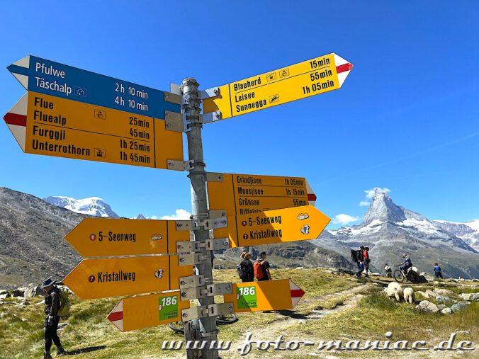 Kaiser von Zermatt: Wegweiser gibt es überall auf den Wanderwegen
