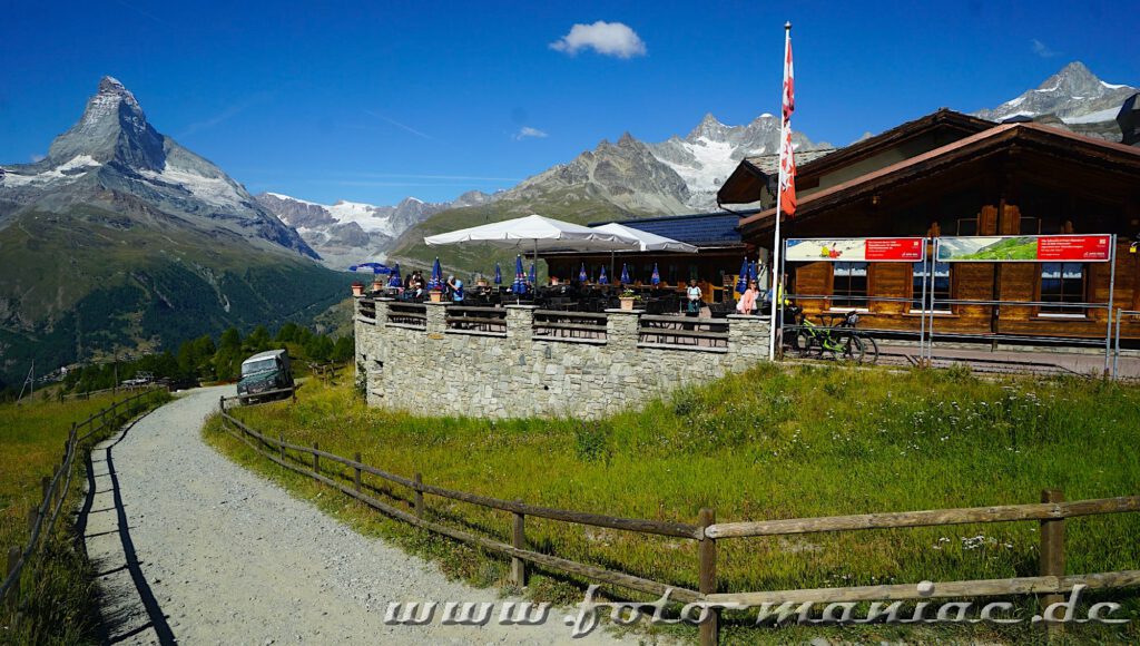 Kaiser von Zermatt: Reger Betrieb auf der Sonnenterrasse der Buffet Bar Sunnega