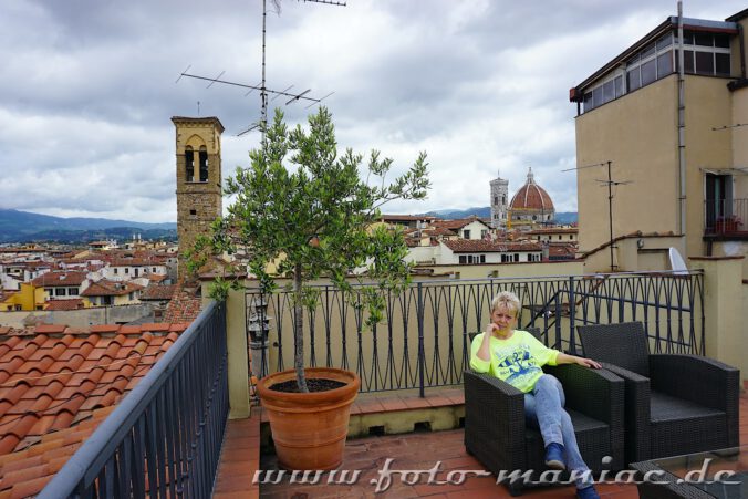 Von der Hotelterrasse hat man auch den Dom von Florenz und den Glockenturm im Blick