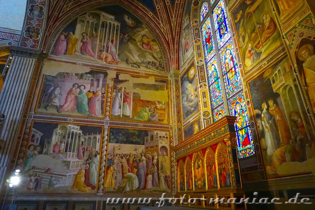 Teil des prächtigen Altars in der Santa Croce in Florenz