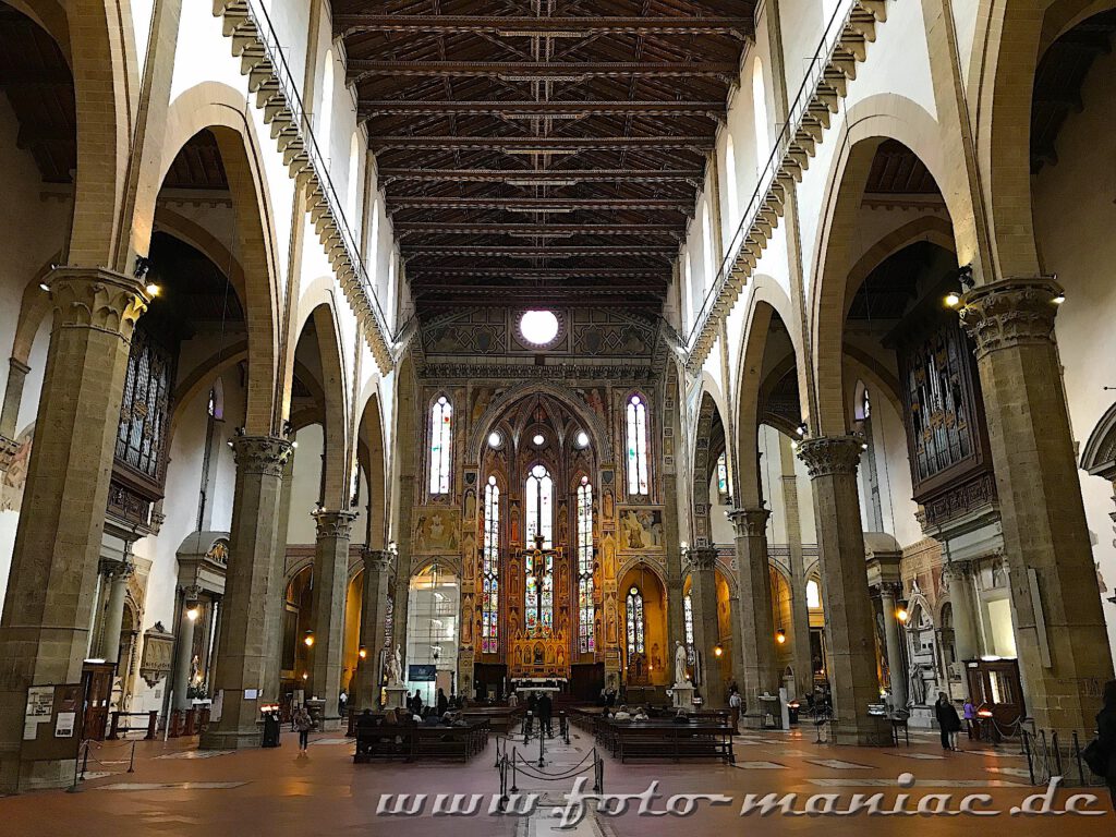 Blick in die Basilika Santa Croce in Florenz