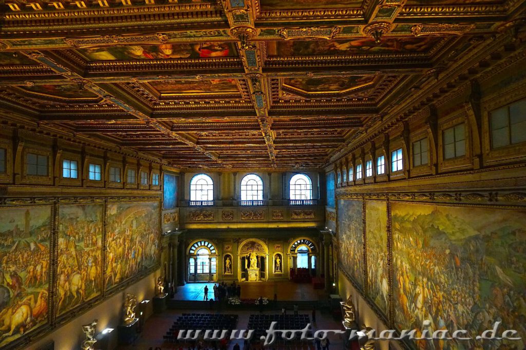 Kurzreise nach Florenz: Die "Halle der 500" mit ihren Wandbildern und der prächtigen Kassettendecke