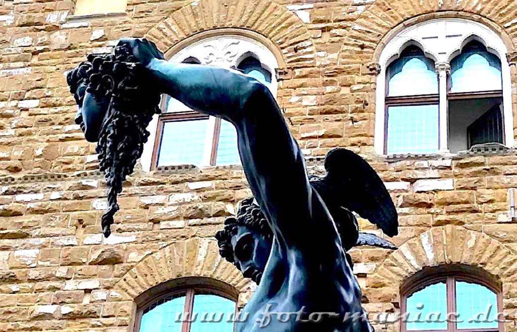 Perseus-Statue auf der Loggia dei Lanzi in Florenz