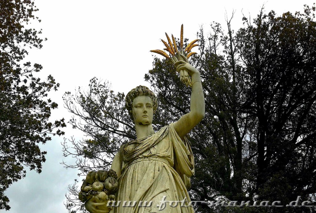 Statue des Überflusses im Boboli-Garten des Palazzo Pitti in Florenz