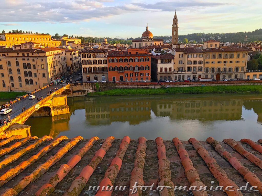 Kurzreise nach Florenz: Blick von einer Dachterrasse auf den Arno