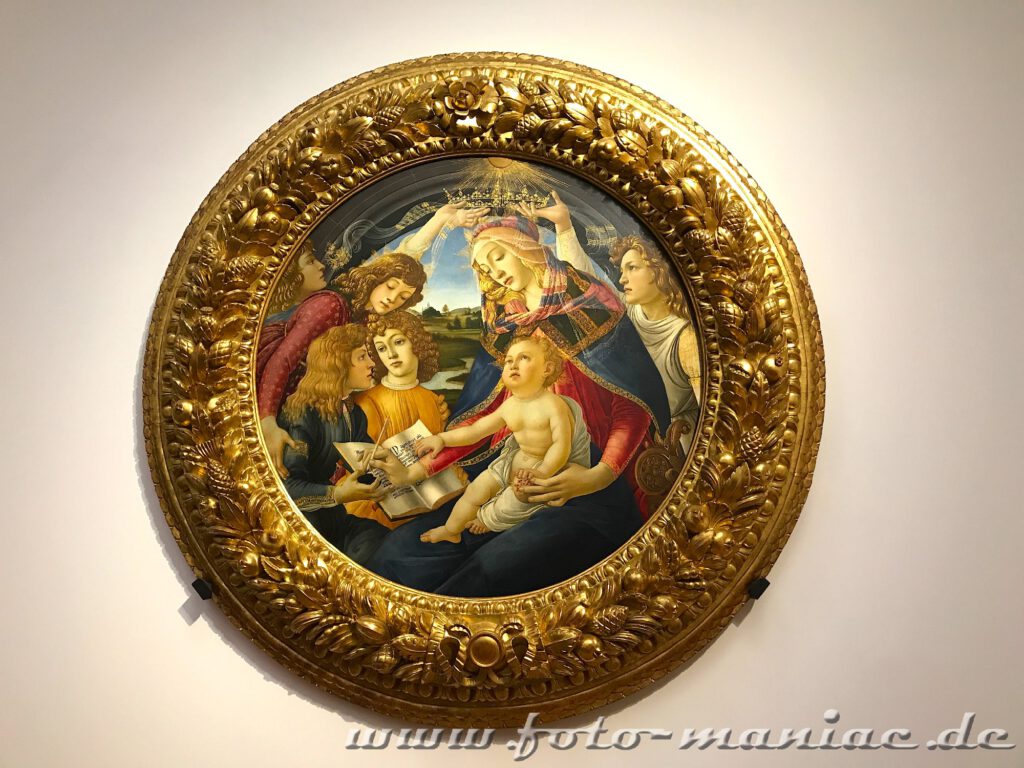 Rundgerahmtes Bild der Madonna mit Jesuskind
