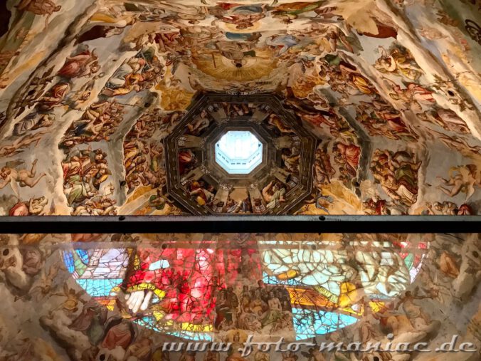 Blick in die Kuppel des Florentiner Doms mit dem Freskengemälde