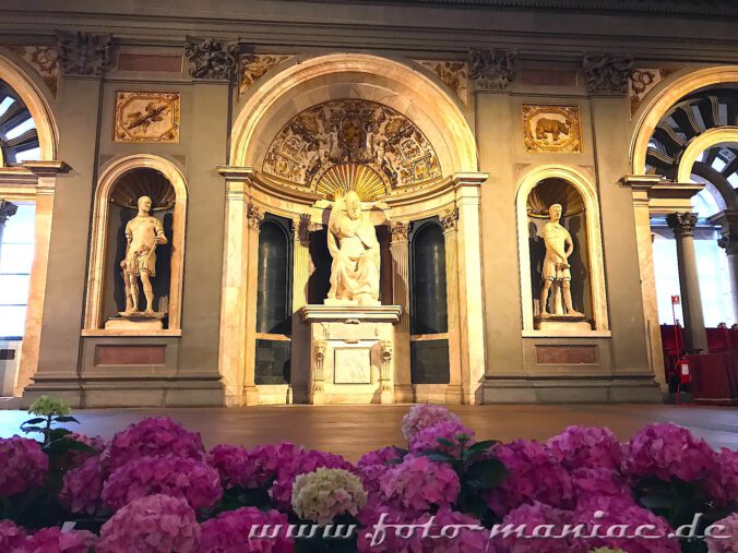 Skulpturengruppe im Saal der Fünfhundert im Palazzo Vecchio in florenz