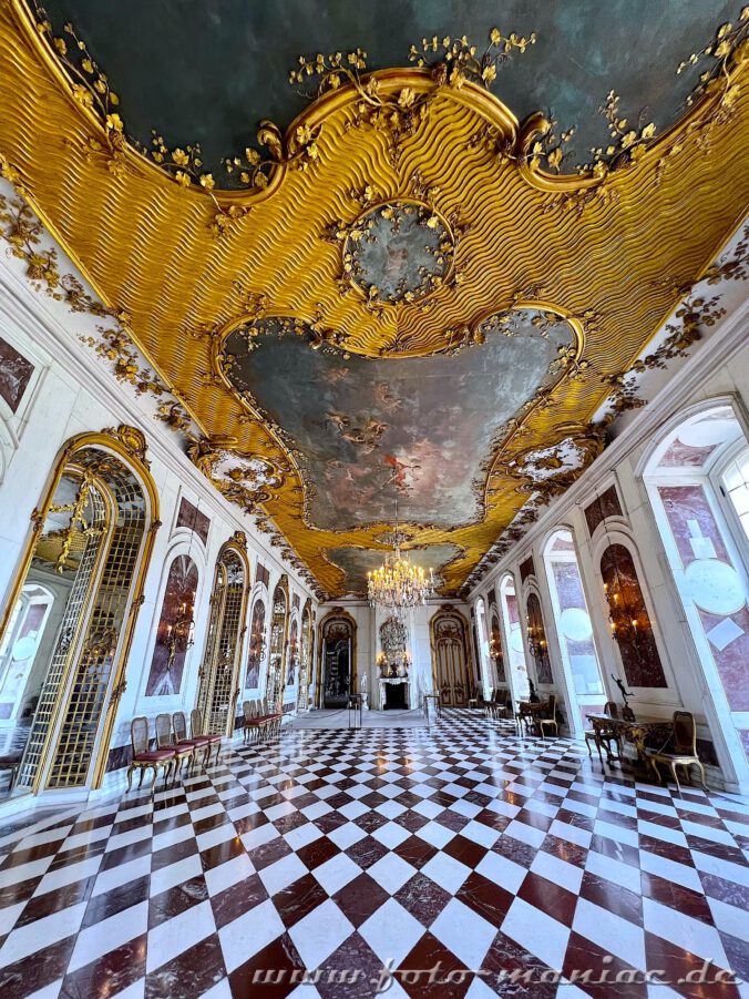 Potsdams prächtige Paläste: Fußboden und Decke in der Marmorgalerie im Neuen Palais sind Hingucker