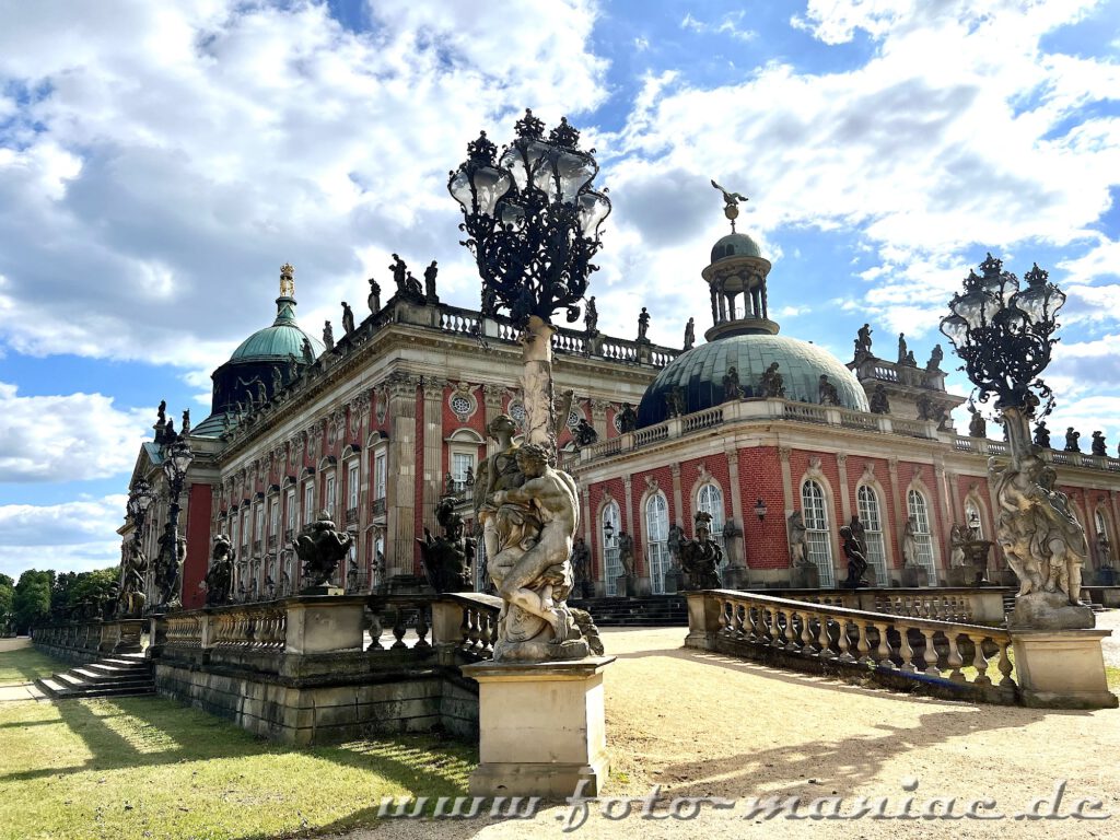 Potsdams prächtige Paläste: Blick auf einen Seitenflügel des Neuen Palais