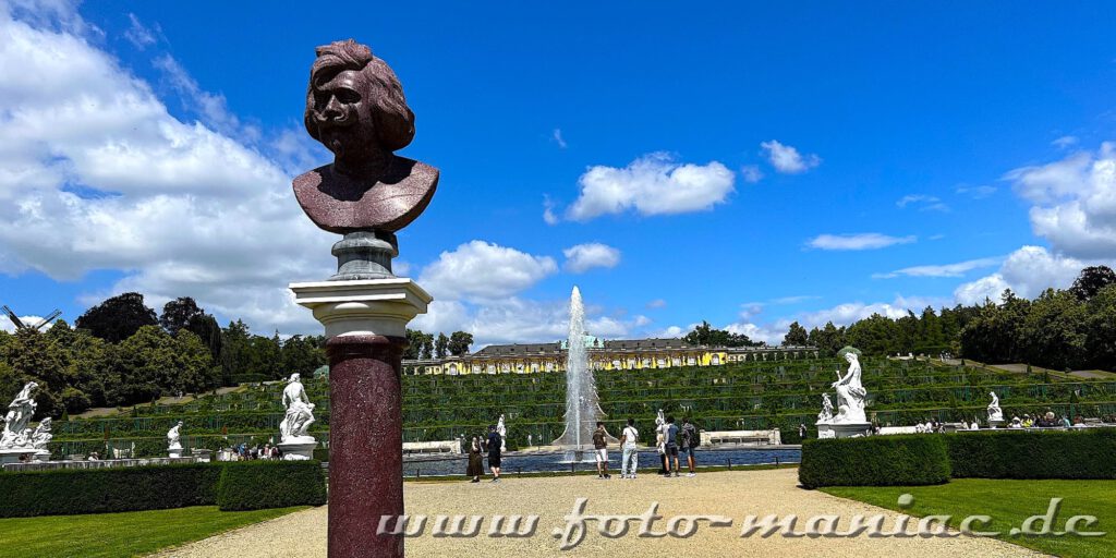 Potsdams prächtige Paläste: Blick auf Schloss Sanssouci und das Fontänenrondell