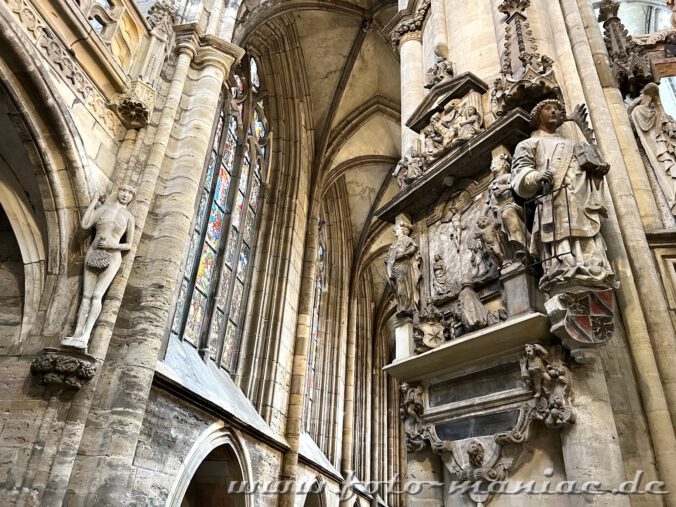 Figuren im Kirchenraum im Dom zu Halberstadt