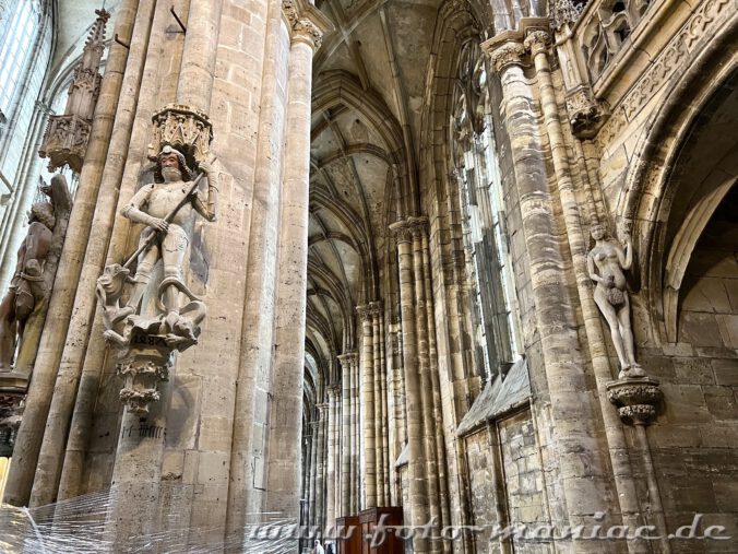 Abstecher nach Halberstadt: Figuren an den Säulen im Dom