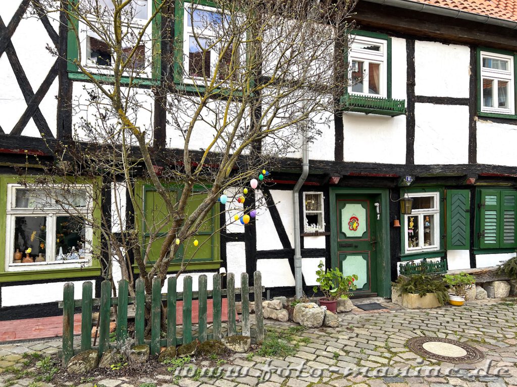 Fachwerkhaus mit Osterschmuck in Halberstadt