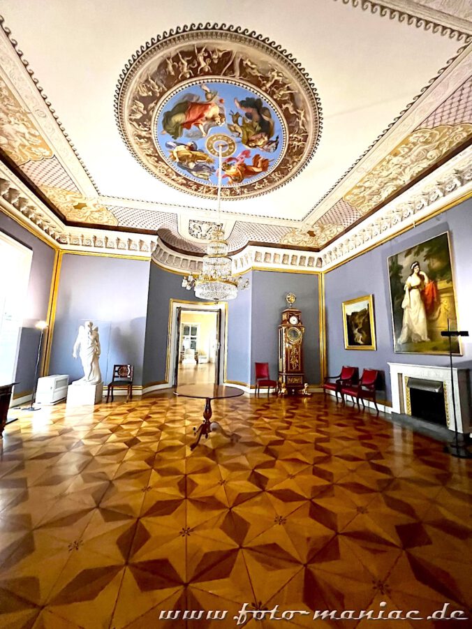Potsdams prächtige Paläste: Blick in den Lila Salon im Marmorpalais