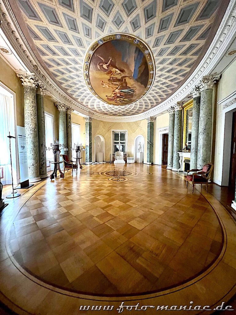 Potsdams prächtige Paläste: Der Ovale Saal gehört zu den Prunkstücken im Marmorpalais