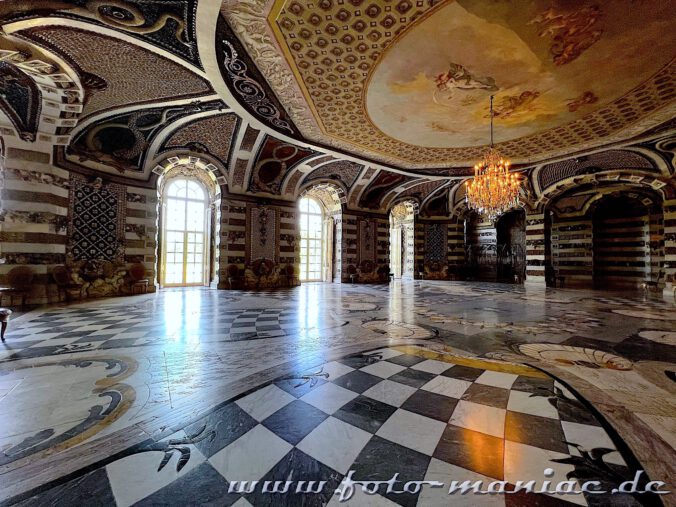 Potsdams prächtige Paläste: Blick in den außergewöhnlichen Grottensaal im Neuen Palais