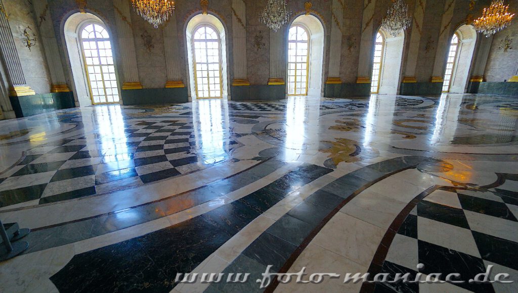 Potsdams prächtige Paläste: Blick in den Marmorsaal im Neuen Palais
