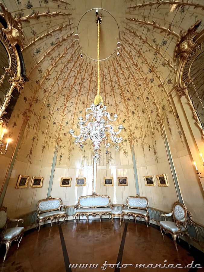 Potsdams prächtige Paläste: Blick in des edle Ovale Kabinett im Neuen Palais
