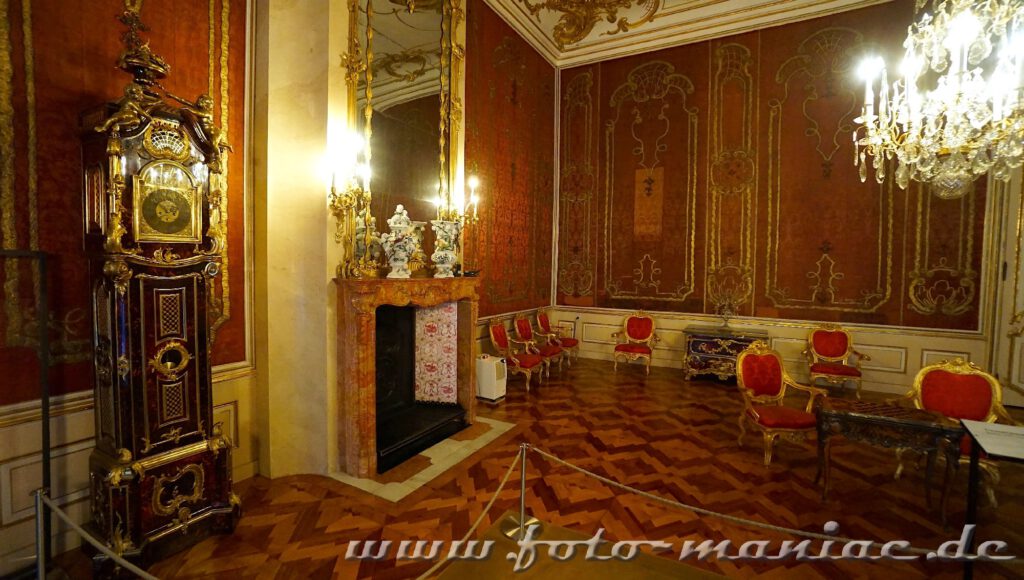 Potsdams prächtige Paläste: Kostbare Seidentapeten schmücken das Tressenzimmer im Neuen Palais